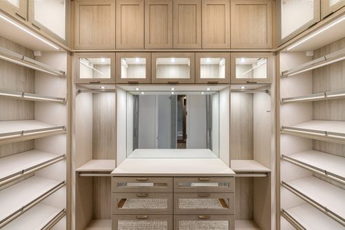 Armadi design moderno: guida agli armadi su misura