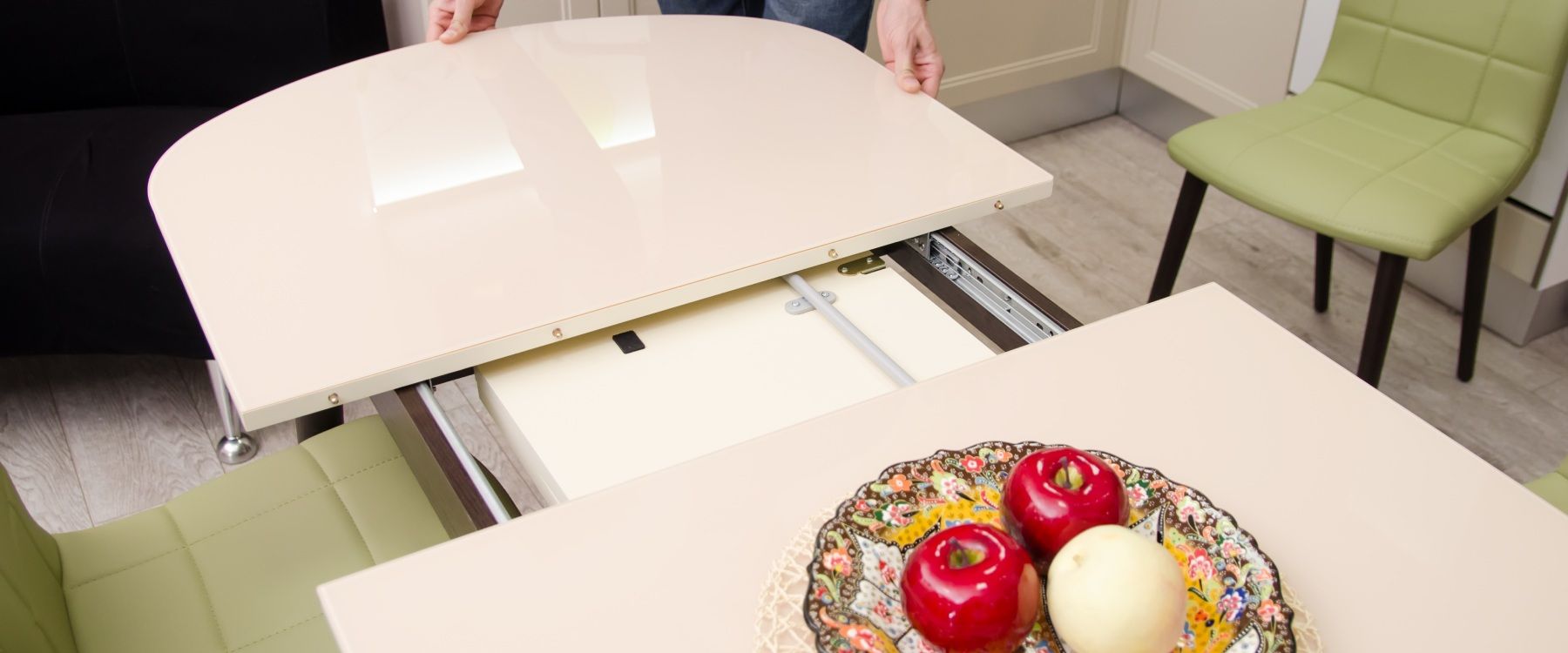 Tavolo design allungabile Crema: aggiungi un posto in più